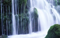 瀑布溪水图片