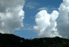 蓝天白云 像人头的云图片