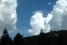 蓝天白云 像人头的云图片