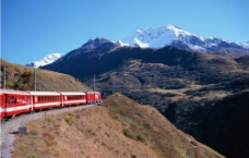 雪山火车图片